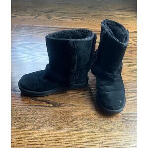 UGG Women’s size 7 winter boots black sheepskin